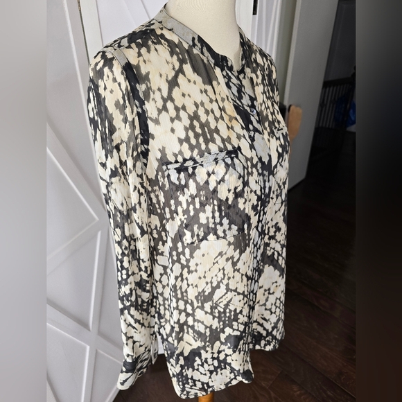Vince Stylish Black and Cream Basketweave Print Women's Blouse - Picture 3 of 13